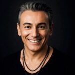 دانلود آهنگ شادمهر عقیلی ( ورژن هوش مصنوعی ) به نام برام هرچی یه روزی خاطره بوده