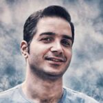 دانلود آهنگ محسن یگانه ( ورژن هوش مصنوعی ) به نام اون عزیزم بود نمی تونستم جلوی راشو بگیرم
