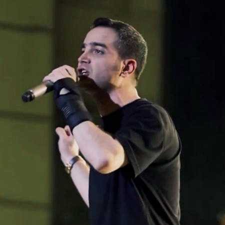 محسن یگانه ( ورژن هوش مصنوعی ) یه کاغذ یه خودکار