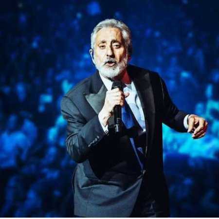 ابی ( ورژن هوش مصنوعی ) رو گلدون رفاقت