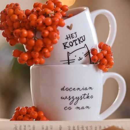 حمیرا ( ورژن هوش مصنوعی ) اما حالا تو آنجامن هم این ور دنیا