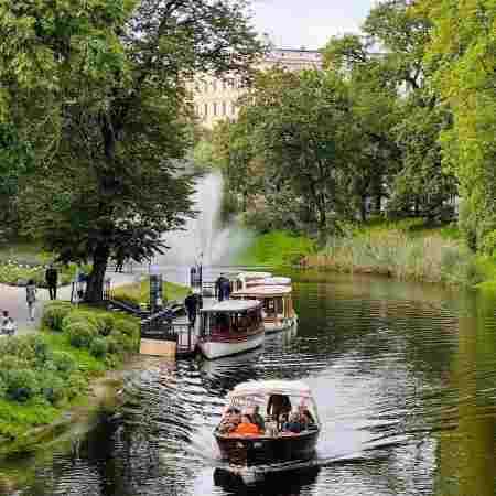 مهستی ( ورژن هوش مصنوعی ) واسم بندگی کرده