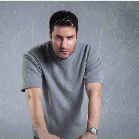 مهدی احمدوند ( ورژن هوش مصنوعی ) میگیره عطر پیرهنت