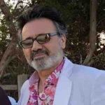 دانلود آهنگ معین ( ورژن هوش مصنوعی ) به نام مثل پروانه ای که دور نور