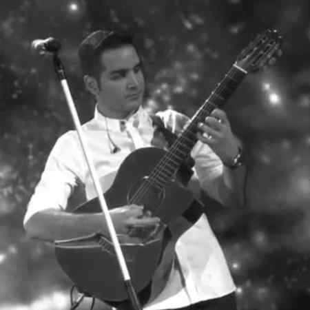 محسن یگانه ( ورژن هوش مصنوعی ) با فکرت قدم زدم