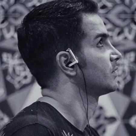 محسن یگانه ( ورژن هوش مصنوعی ) من نبضم با لبخند تو میزنه 