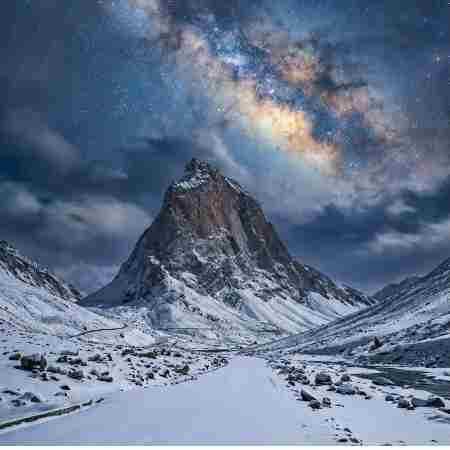 شکیلا ( ورژن هوش مصنوعی ) گذر ساعتو و تقویم