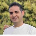 دانلود آهنگ محسن یگانه ( ورژن هوش مصنوعی ) به نام روا نبود که گم بشم لابه لای خاطرات