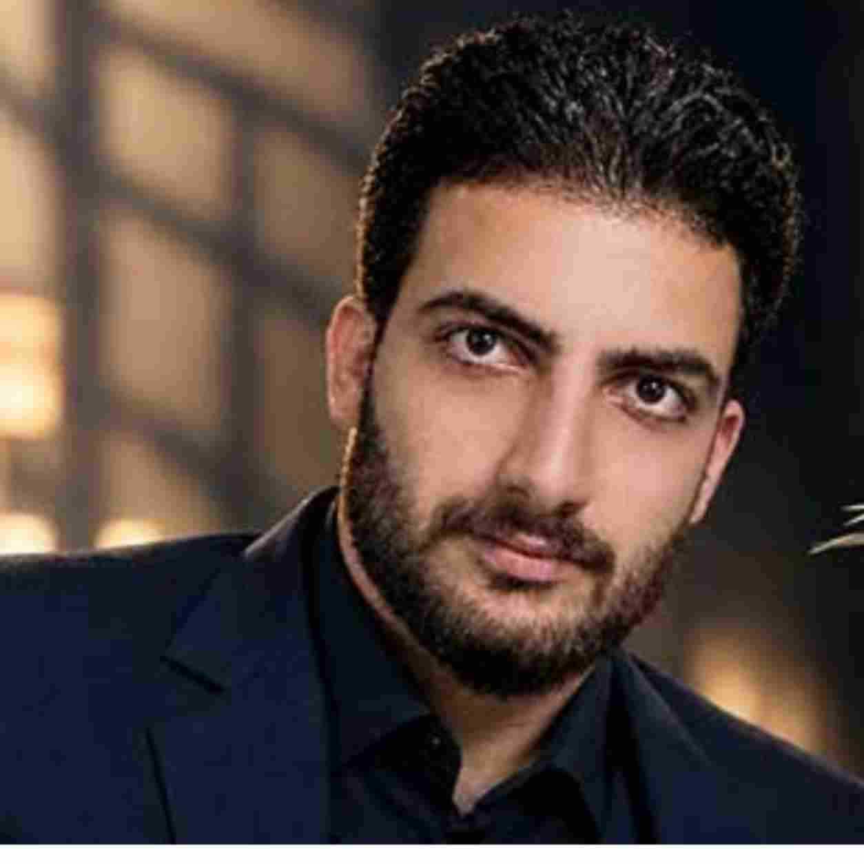 امیر ایزدی تو قایق رو موج‌ها که بالا میریم
